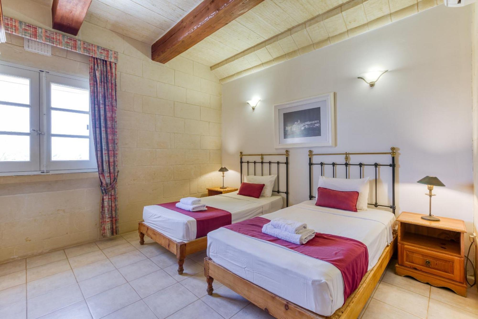 Villagg Tal-fanal * Għasri